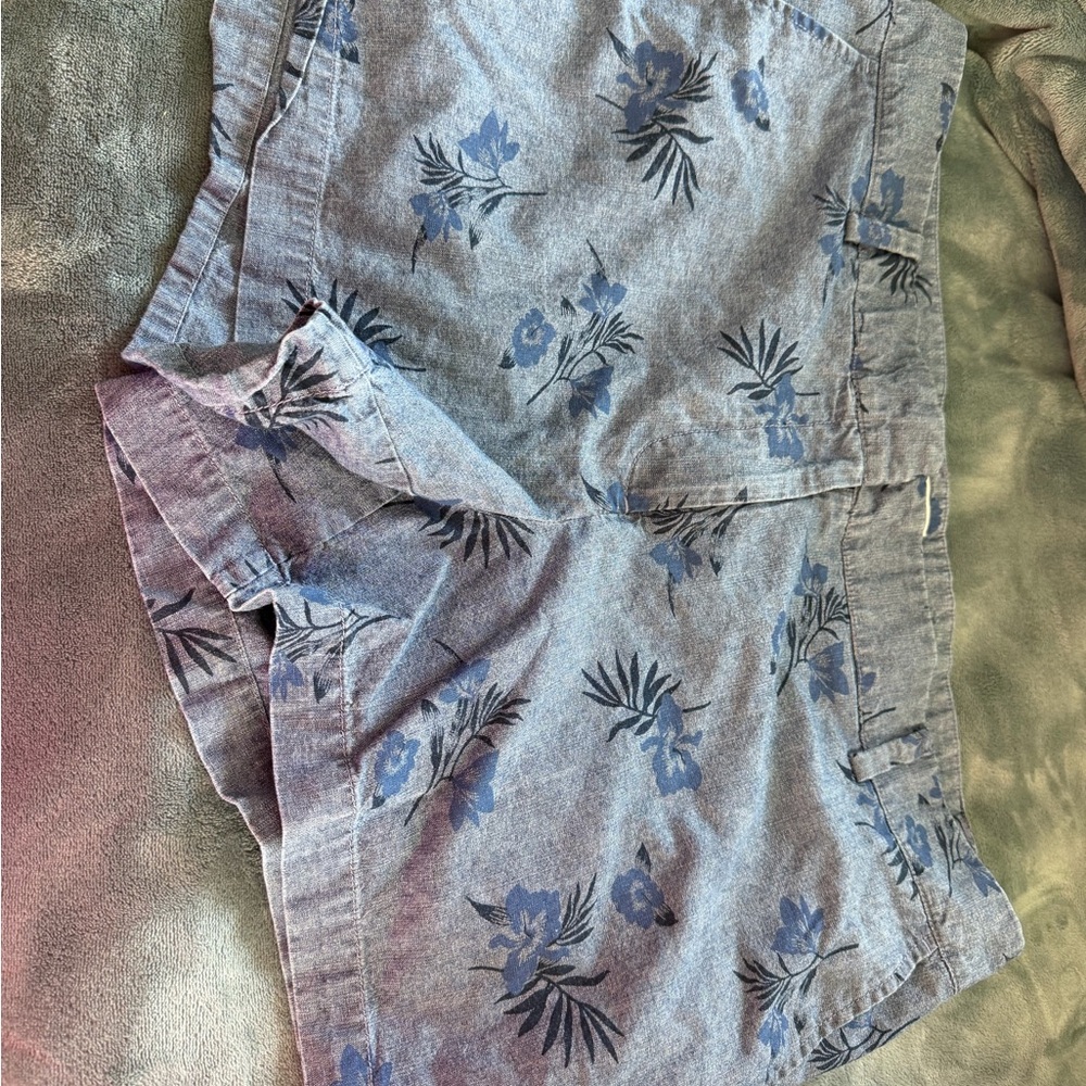 Nautica Women's Gray Floral Shorts